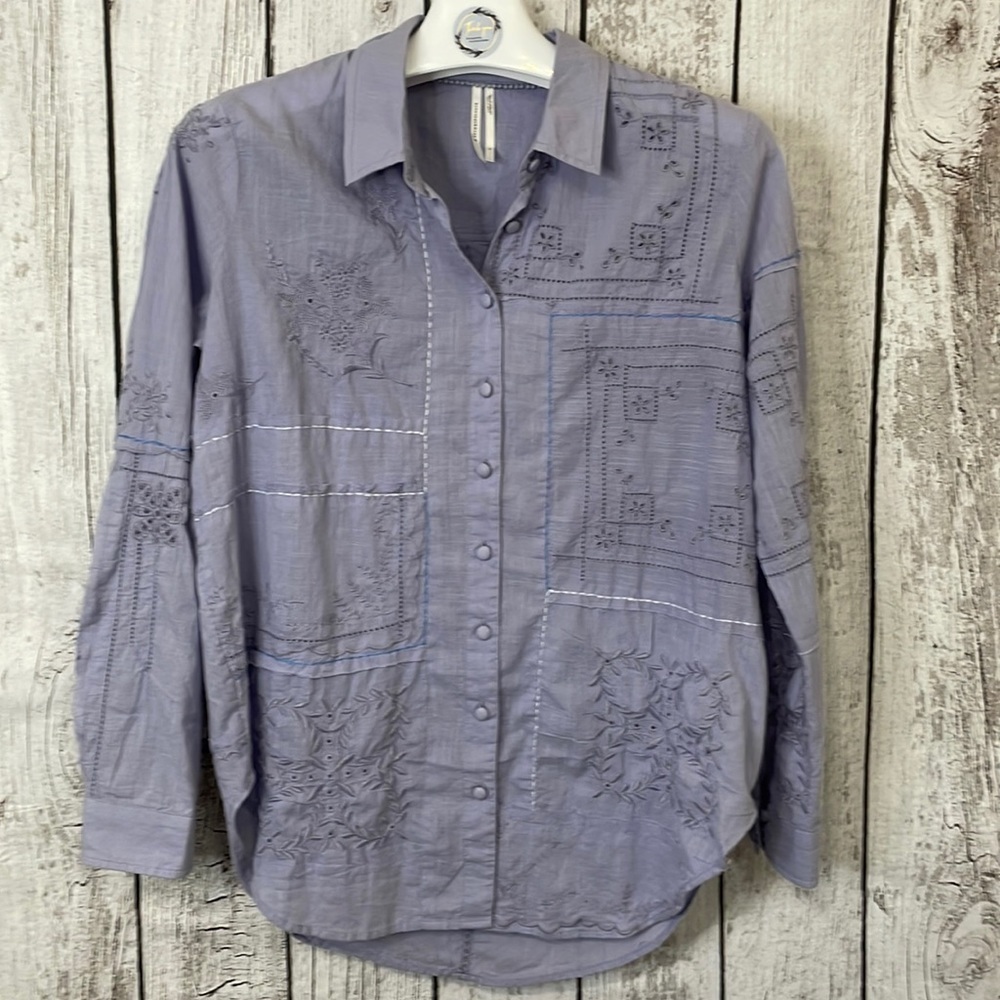 Anthropologie Handkerchief button down shirt size small.​​​